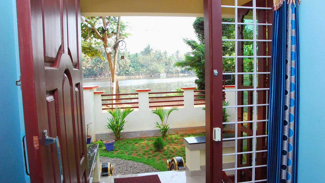 Punerjeni Homes Alappuzha Exterior photo