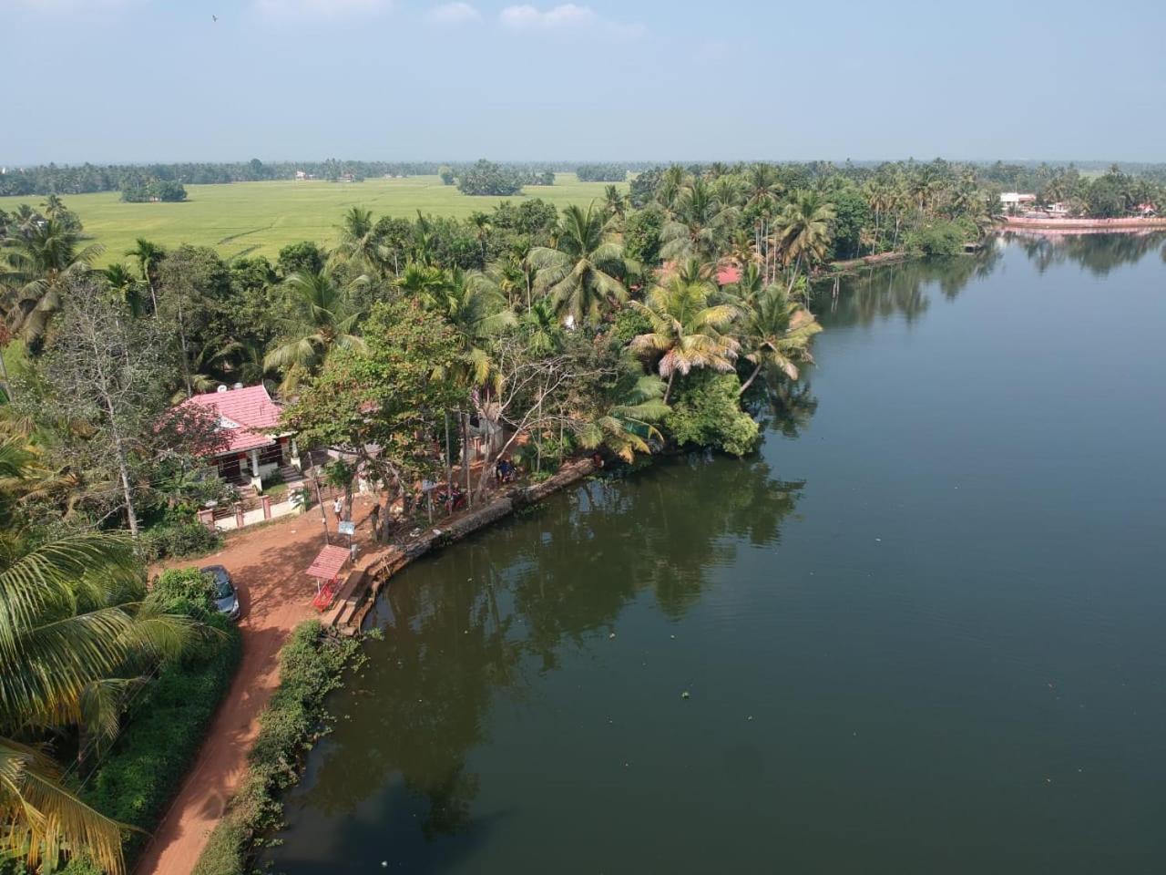 Punerjeni Homes Alappuzha Exterior photo